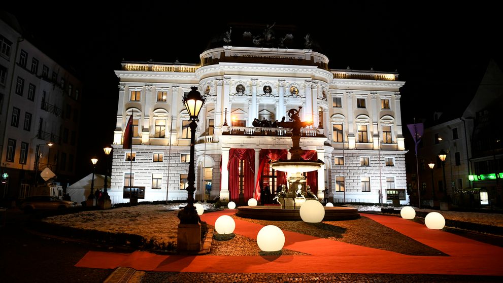 Ples v opere sa nezadržateľne blíži. Poznáme prvých pozvaných hostí