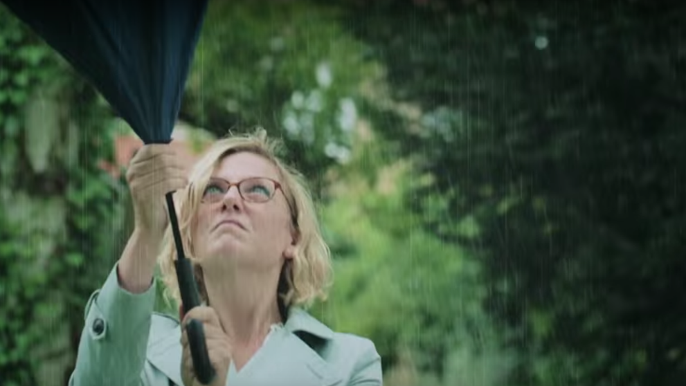 Vychytávka týždňa: Dáždnik, ktorý sa skladá opačne. Jeho výhody oceníte