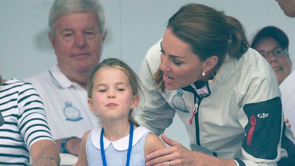 Princezná Charlotte opäť spôsobila rozruch. Situáciu zachraňovala Kate