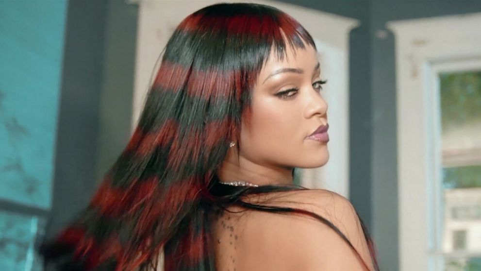 Rihanna zjavne nenakupuje v obchode pre tehotné: Sexy outfit držali pokope len šnúrky