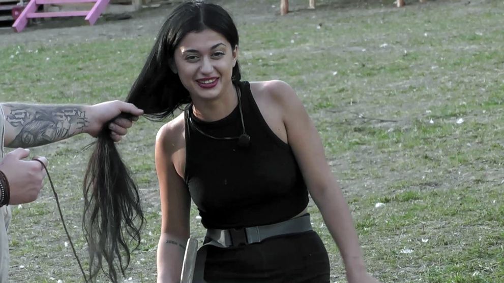 Azre už totálne prepína: Potrebujem psychiatra!