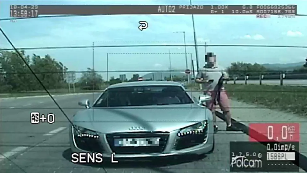 Čecha nahovorila žena, aby vyskúšal auto. Diaľnicou sa rútil 220 km/h