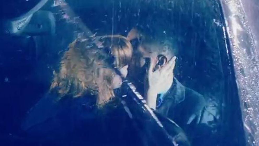 Najromantickejší song leta: Sviečky, búrka a bozkávanie v daždi!