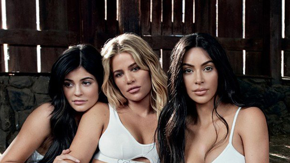 Kardashianky a Jennerky v spodnej bielizni. Kylie sa snažila skryť bruško