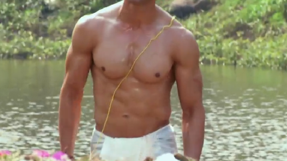 Komu patrí toto božsky vyšportované telo?