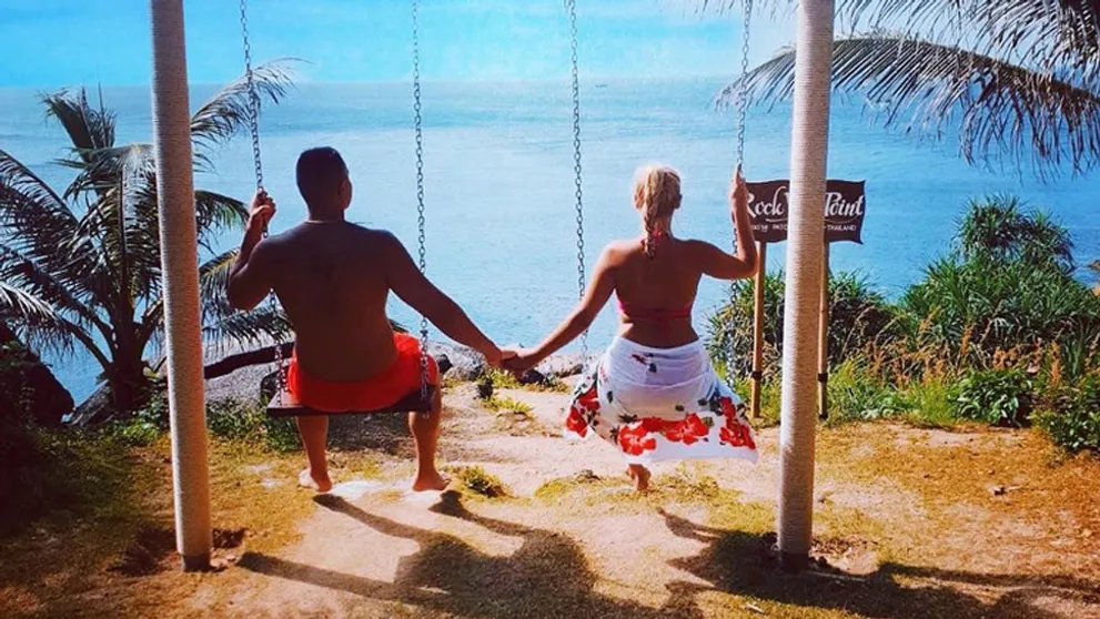 Sexy exfarmárka ukázala tehotenské bruško! Teší sa na leto s loptou pod tričkom