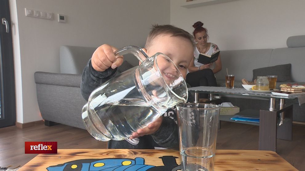 Denne vypije sedem litrov vody!