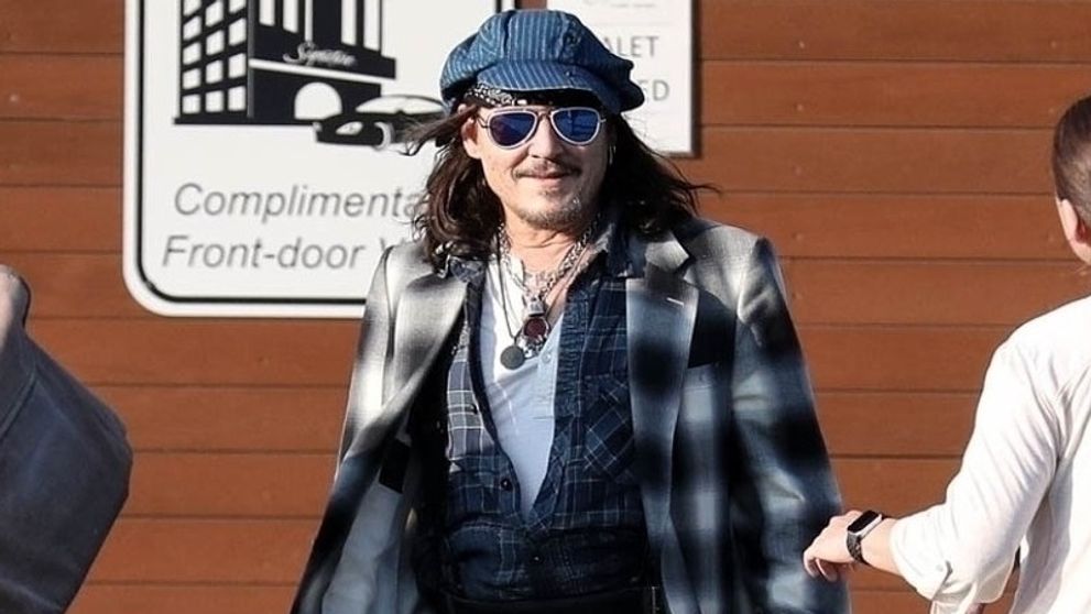Smutný pohľad na Johnnyho Deppa. Musel sa podopierať o barlu