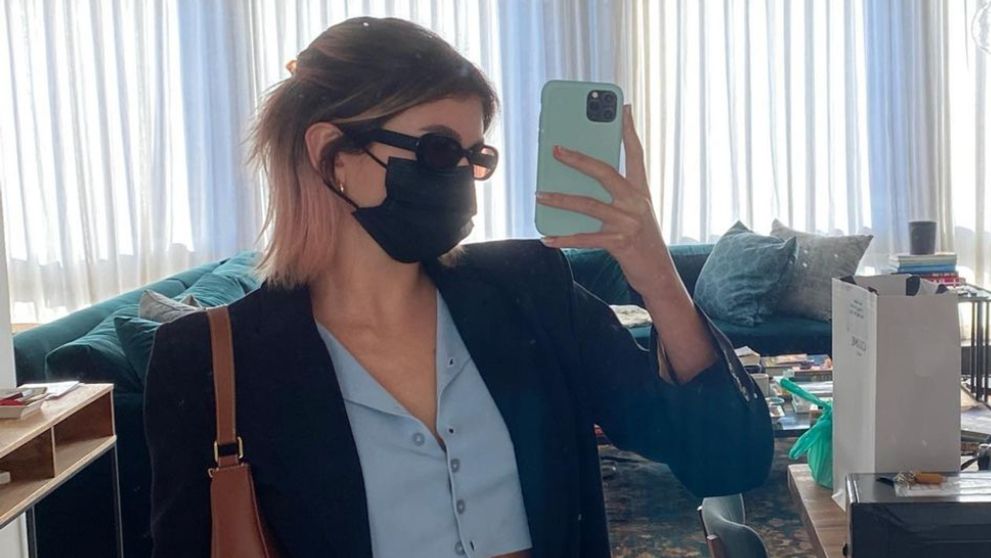 Výstrih, ktorý nemá konca. Modelku musel brániť jej priateľ, všetko je na videu