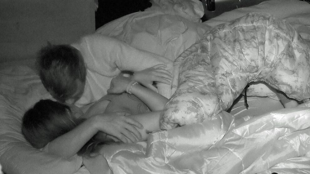 Sára a Erik postúpili na vyššiu úroveň! Vášnivé bozky vo farmárskej spálni