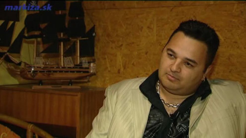 Jano variť nevie. Zvládne to?