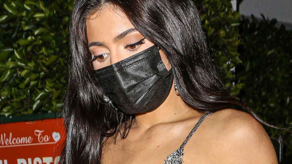 Daň za plastiku? Kylie Jenner ukázala nelichotivý dekolt