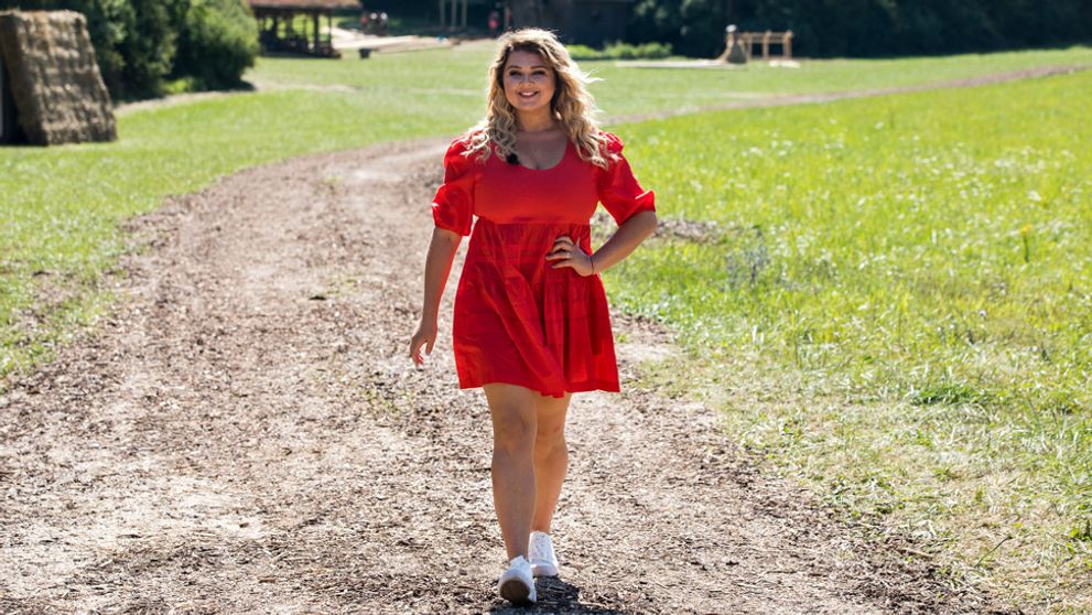 Evelyn sa musela pri stole červenať: Chce ju jeden z farmárov zbaliť?