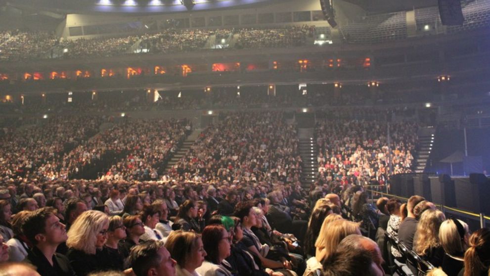 Slávny spevák vypredal O2 arenu. V dave sme však zbadali inú veľkú legendu