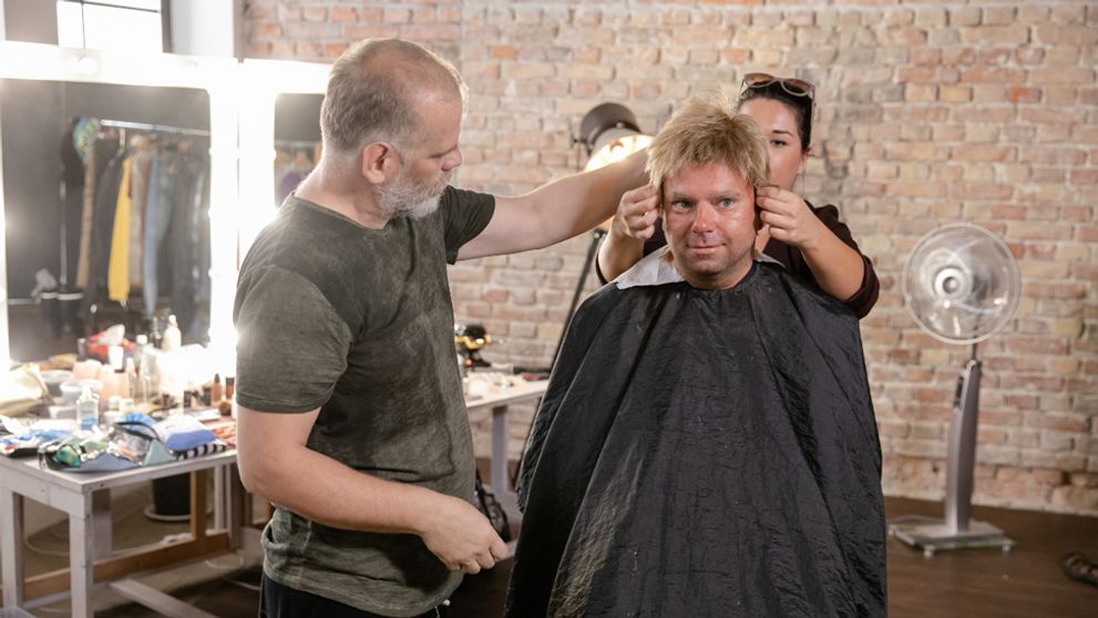 Šéf luxusného hotela si vyskúša prácu chyžnej. Bude prezliekať periny a drhnúť kúpeľne