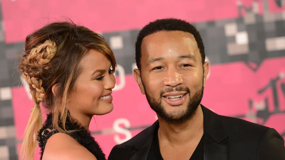 Konečne sa to podarilo! John Legend a Chrissy Teigen čakajú dieťa