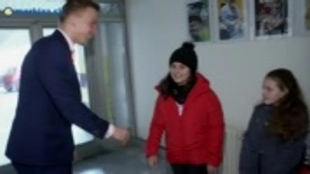 Žiaci darovali deťom s rakovinou 500 eur. Ich stretnutie dojalo aj Juraja Baču
