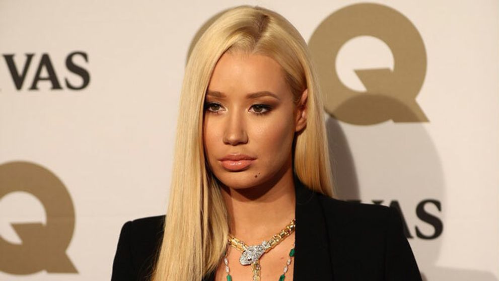 Povedali by ste, že toto sú silikóny? Iggy ako miss mokré tričko! Foto vnútri