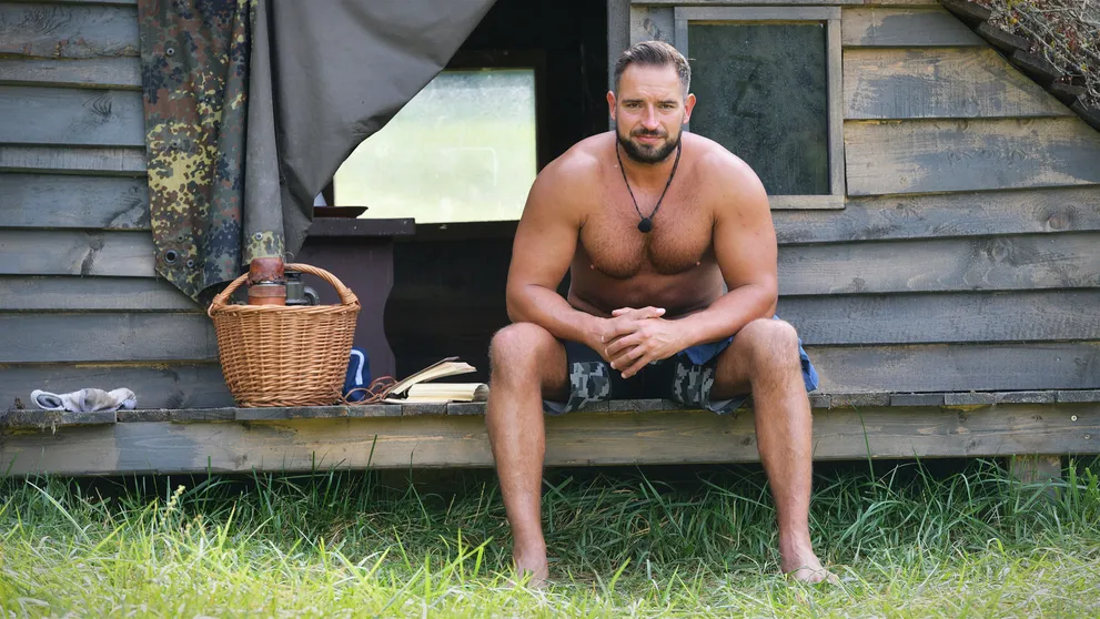 Exfarmár Miro opäť na Slovensku: Ukázal dcéru aj obrovské tetovanie