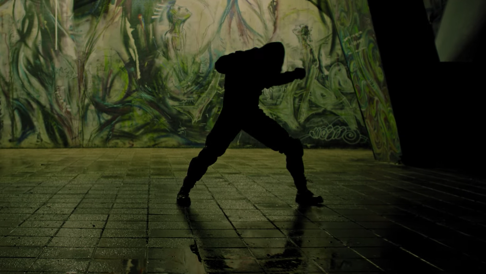 Videoklip, pri ktorom slovenský tanečník takmer prišiel o život, je vonku