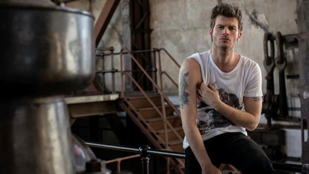 Nehoda na nakrúcaní: Kıvanç Tatlıtuğ si zlomil rebrá!