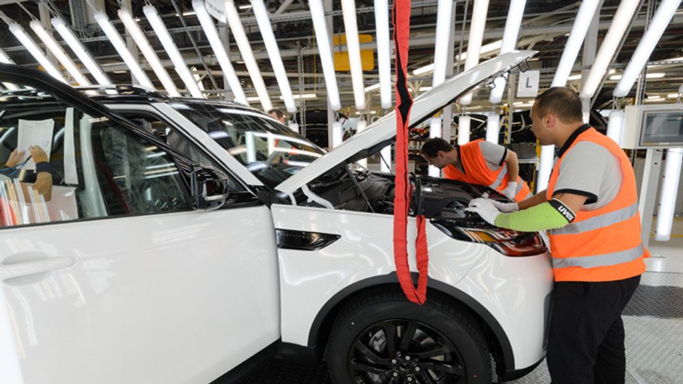 Jaguar Land Rover plánuje obnoviť výrobu v nitrianskom závode v polovici mája