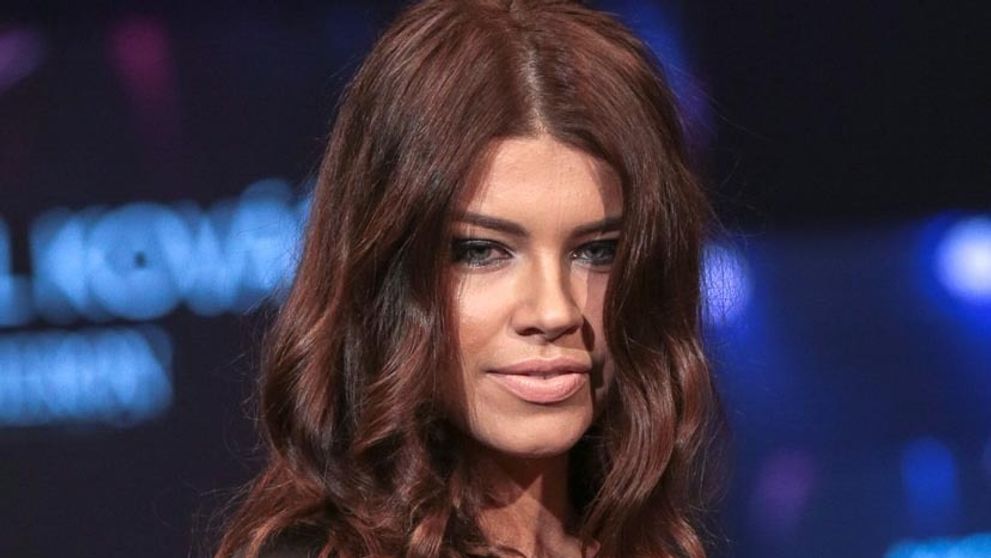 Slovenská kráľovná krásy s výstrihom až po pupok. Nádhera!