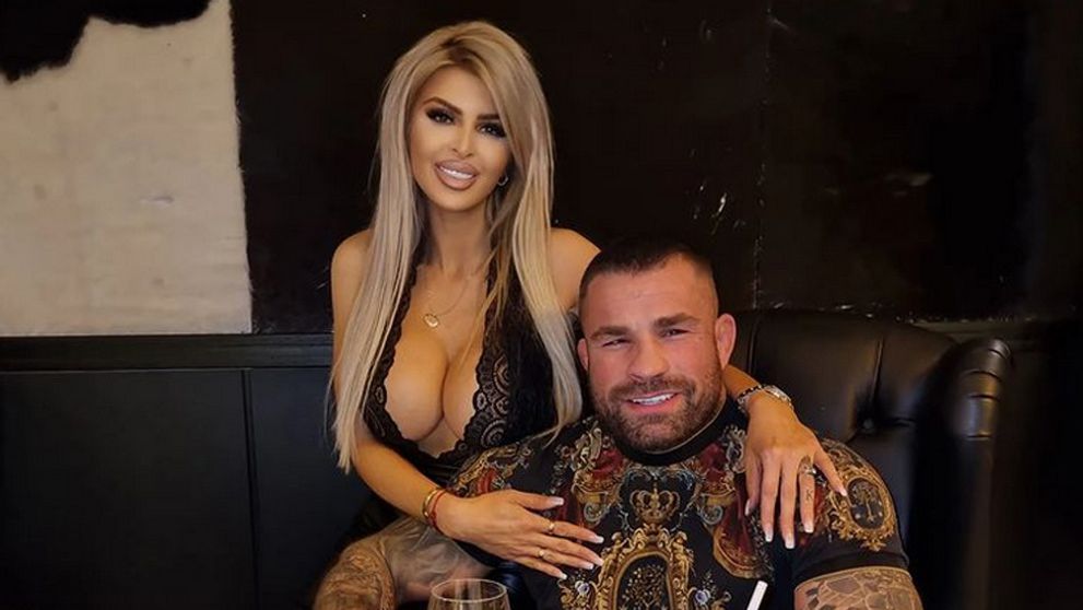 Drsné slová Karlosa na adresu matky svojich detí: Servítku pred ústa si nedával