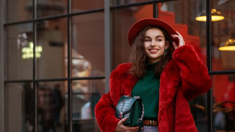 Prečo by mala mať každá žena vo svojom šatníku crossbody kabelku?