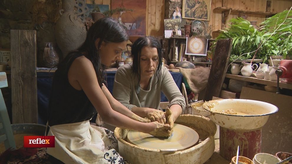 Na samote učí krásy hrnčiarskeho remesla