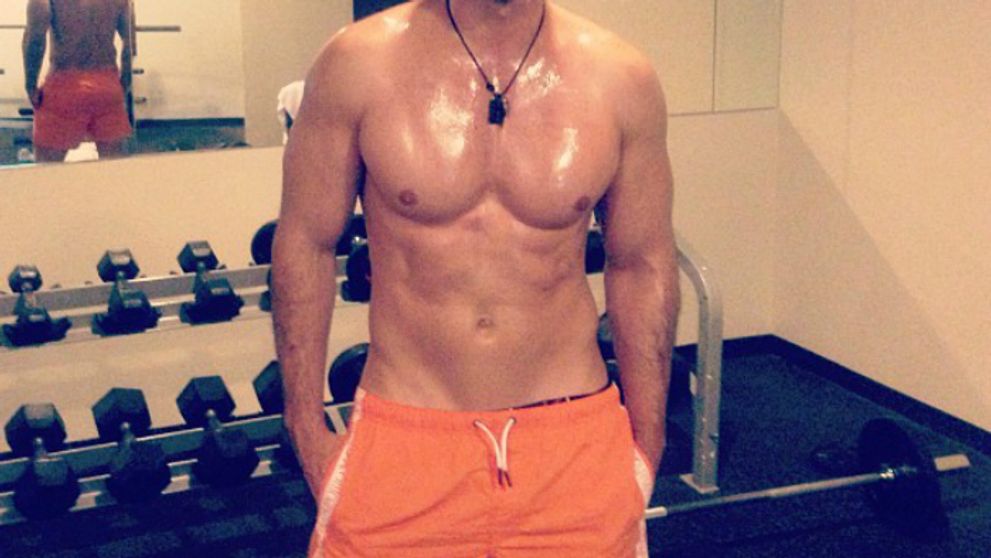 Ktorému seriálovému fešákovi patria tieto „tehličky“?