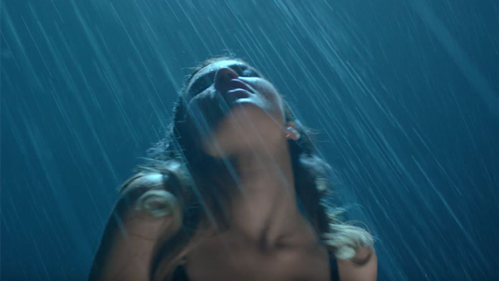 Celeste Buckingham už nie je dievčatko. Jej zmyselnosť vám vyrazí dych