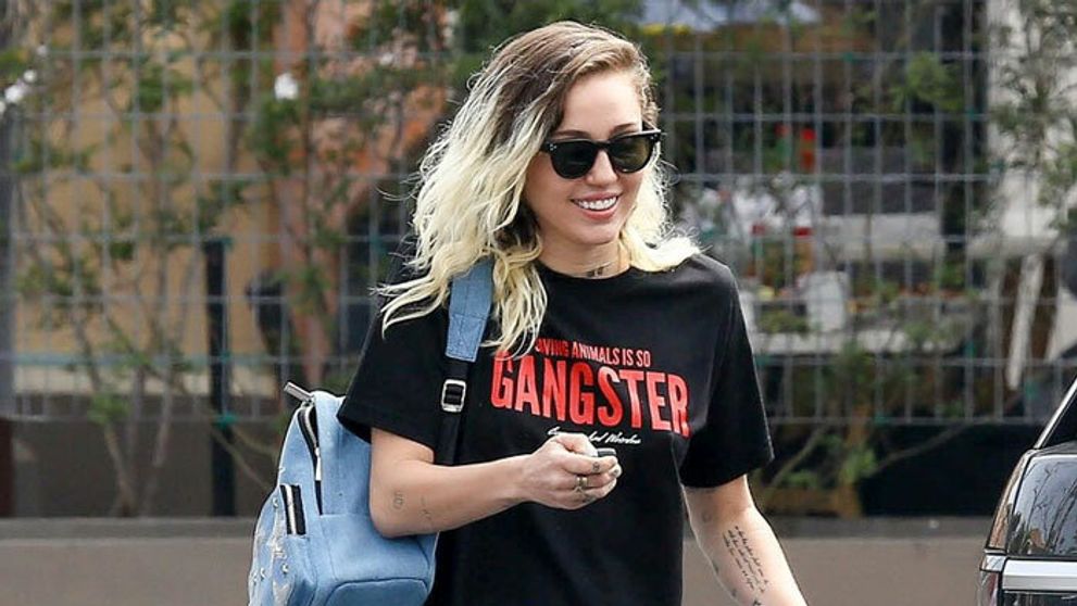 Miley Cyrus na babskej jazde. Konečne vyzerá normálne