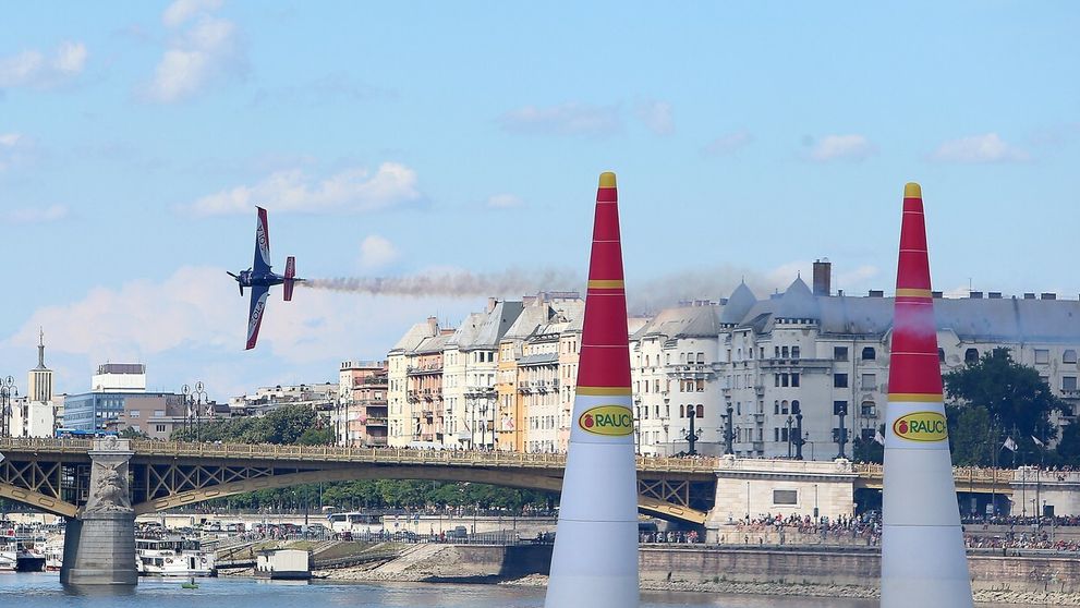 Red Bull Air Race v Budapeštil ovládol Američan Kirby Chambliss