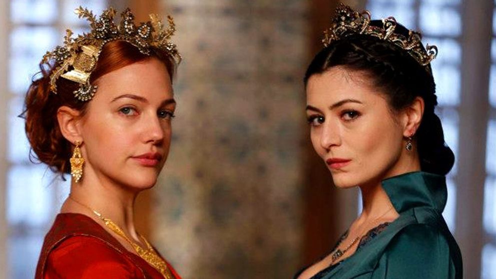 Nezmieriteľné rivalky Hürrem a Şah zo Sultána opäť spolu - v mafiánskom seriáli!