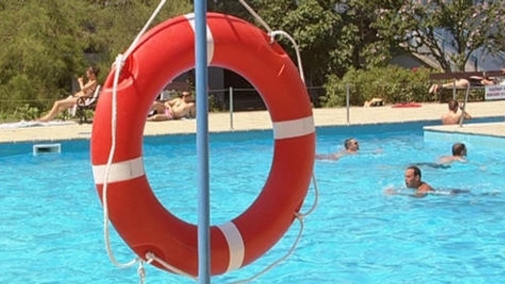 Viete, čo vám hrozí na kúpaliskách?