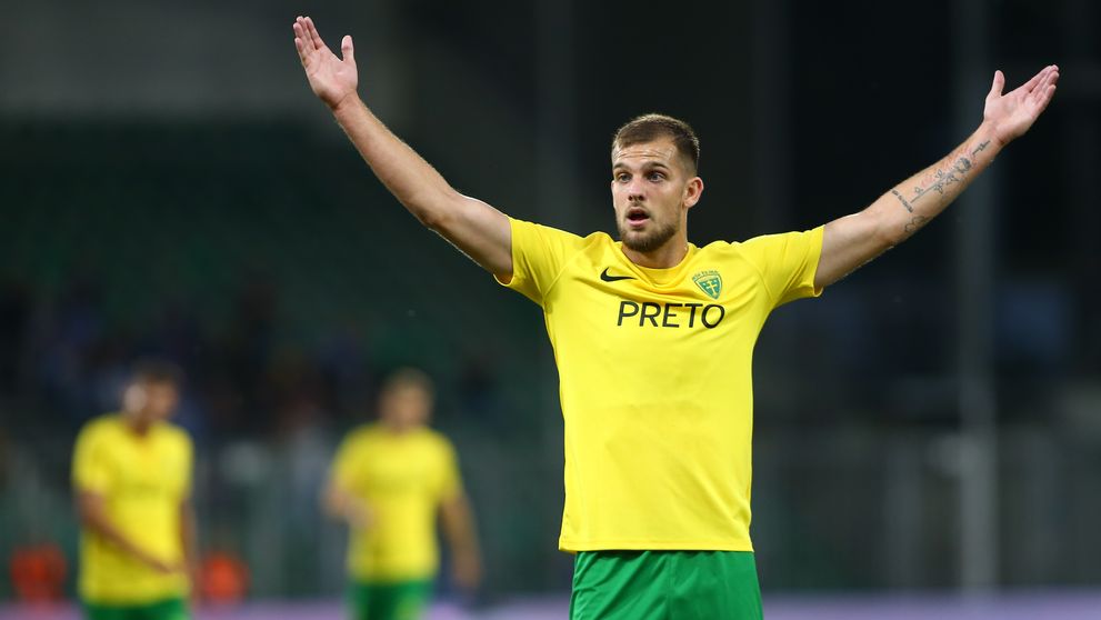 Obranca Matúš Rusnák: Niektorí hráči s tým majú väčší problém