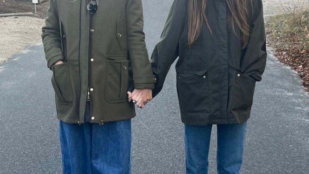 To si dovoľ! Spevákova bývalá manželka a súčasná priateľka na fotke ruka v ruke