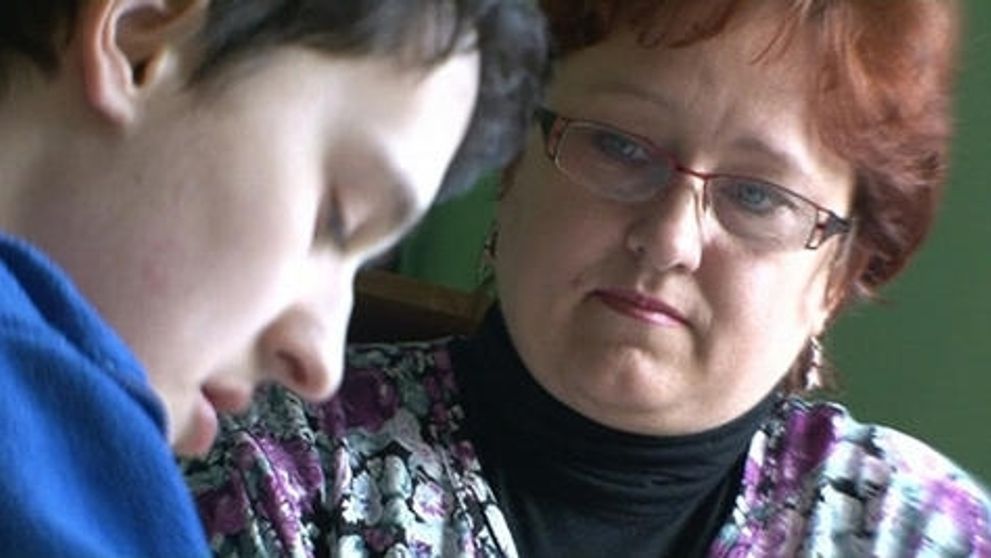 Vlastný syn ju bije