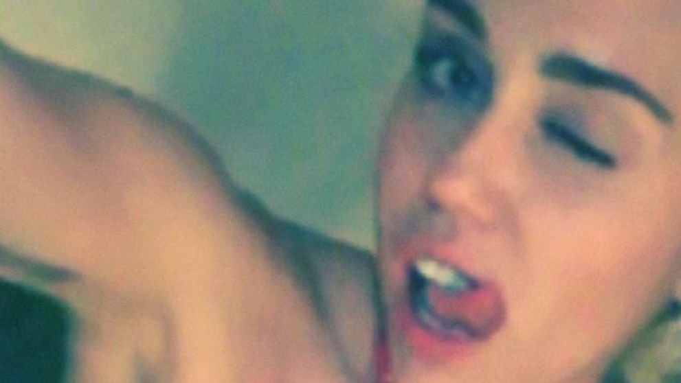 Miley Cyrus si robila dobre pred objektívom. Fotky skončili v magazíne