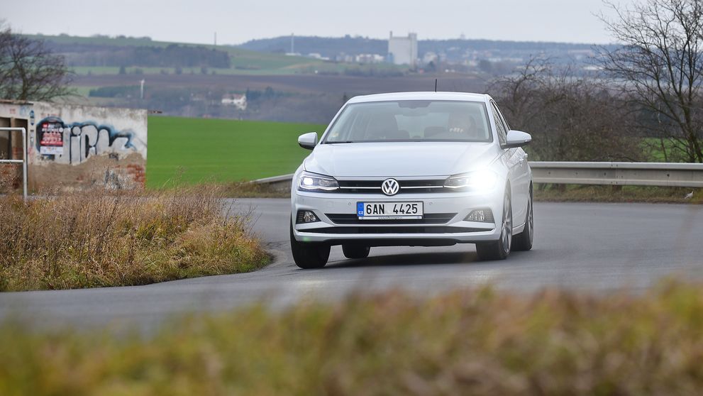 Tri obľúbené modely áut majú vážny problém: Na zadných sedadlách zlyhávajú pásy