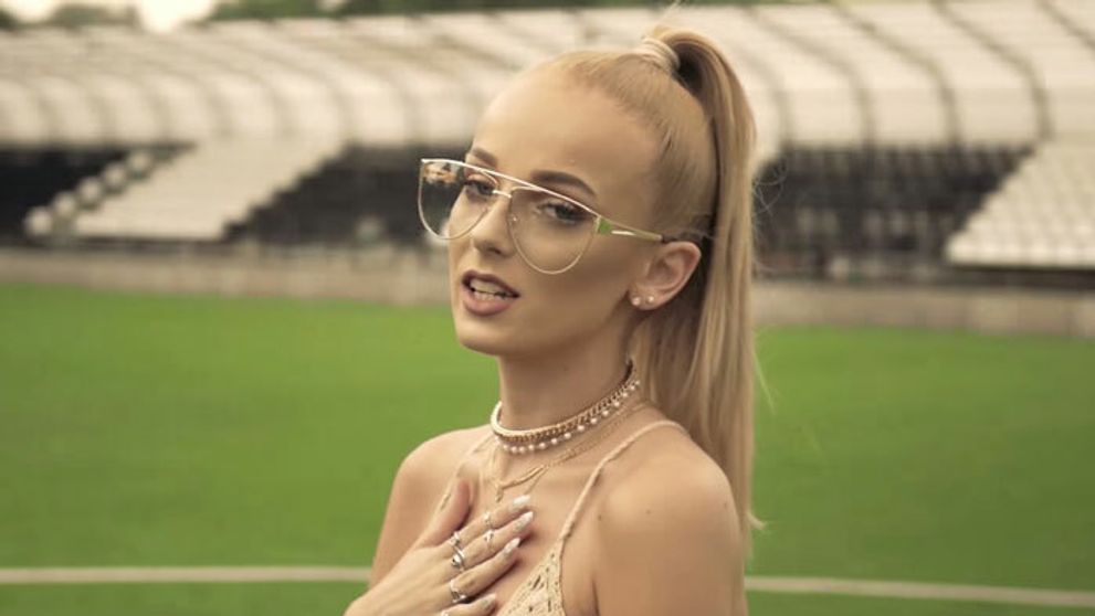 Náhoda? Nová pesnička Simy sa až príliš podobá na slávny hit