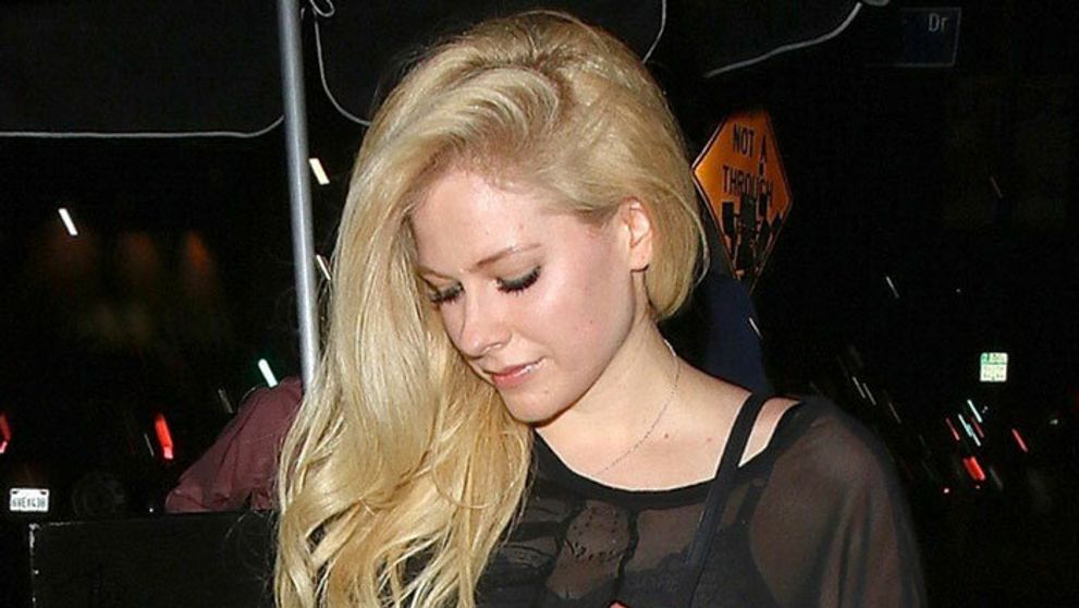 Konečne šťastná? Po boku Avril Lavigne sa ukázal neznámy muž