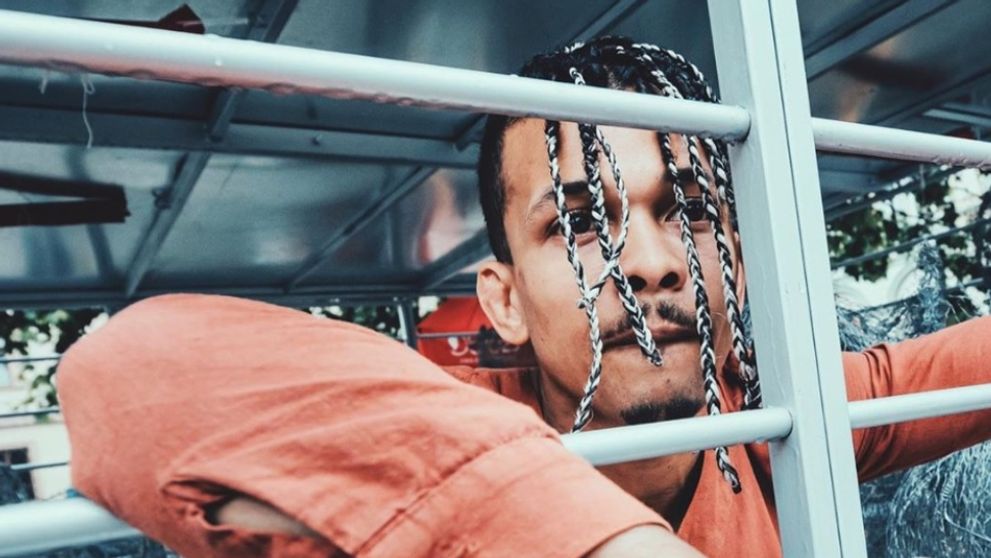 Ben Cristovao v nehumánnych podmienkach. Hodiny zamknutý v klietke