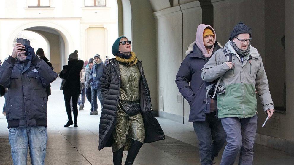 V Prahe sú obrovské hviezdy! Ľudia ani netušili, kto vedľa nich stojí