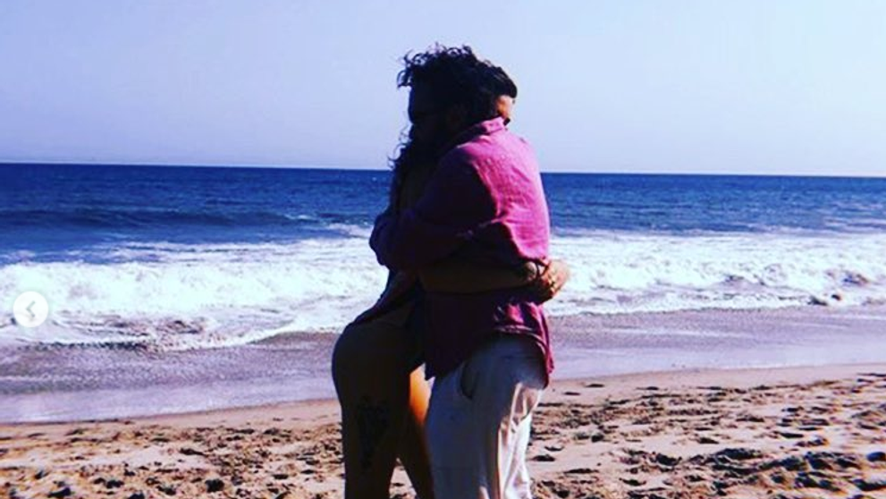 Baby boom pokračuje. Hviezda kultového seriálu sa prvýkrát stane otcom