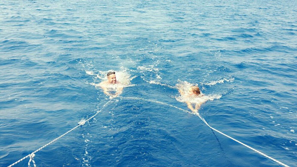 Známy sexy pár skončil vo vode!