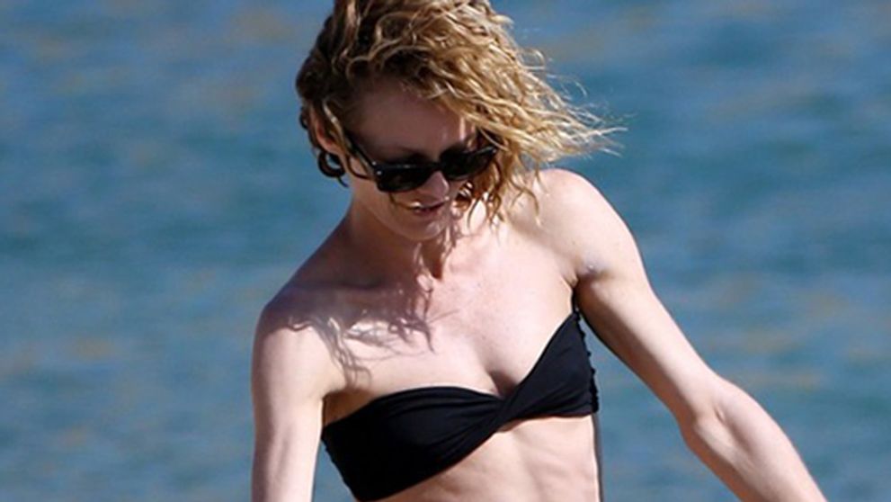 Vanessa Paradis s chlapským telom, bez pŕs a štipky tuku