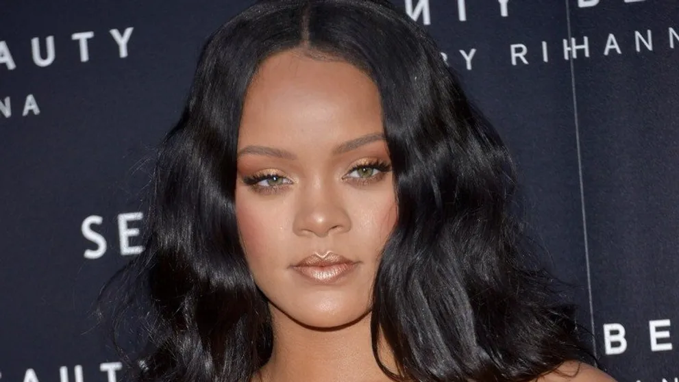 To sú ale bomby! Rihannine prsia v kožených minišatách kričali o pomoc