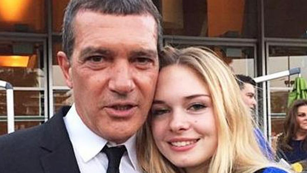 Banderasovo súkromné video: Na gauči šantil s touto blondínkou!